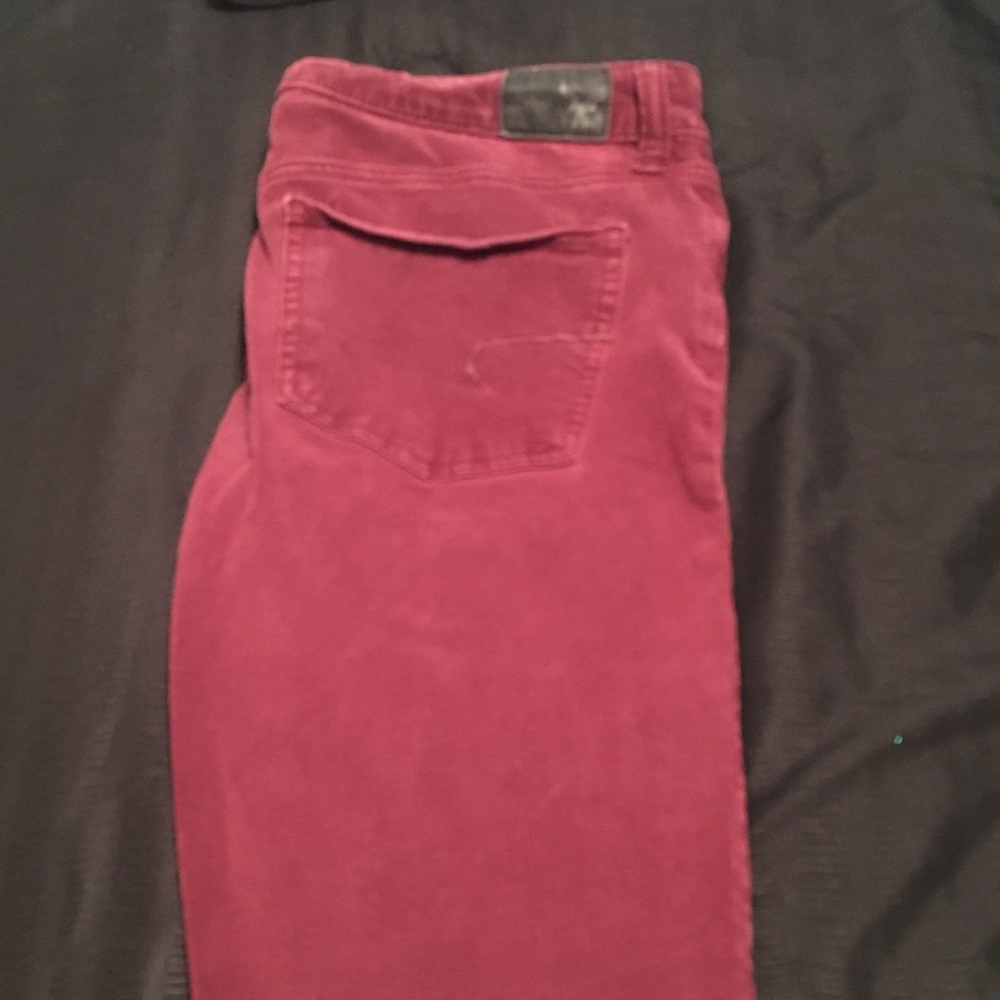 Burgundy American Eagle super stretch jeans!